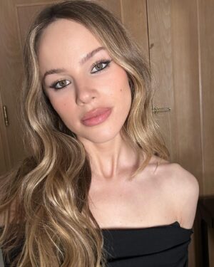 Halston Sage Instagram - Getting ready w @melissa.hernandez and @rena.calhoun 🎉