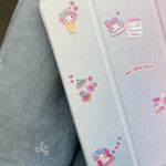 Ham Eun-jeong Instagram - 요새 감명받은 핑크들🎀🌸 나는 지인짜 핑크를 꽤나 좋아함. 핑크맨투맨 최애 아이템이고 편의점에서 산 마이멜로디 스티커로 아이패드 꾸미기도하고 핑쿠 글씨가 맘에 들어 한창 들고 다니는 에코백이고 아! 핑크패딩가방도 좋아하는데 안올렸네 핑크셔츠도 요즘 교복임 ( 마이멜로디는 귀굽혀펴기로 귀단련함🐰) #나도단련할거야!