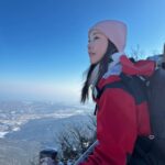 Han Hye-jin Instagram – 저희 설악산 다녀왔어요! 조금 추웠지만 너무 너무 재밌었어요! 지금 제 유투브 채널에서 얼간이들의(?) 엉망진창 등산 스토리를 확인하세용🥰

#술사랑산악회