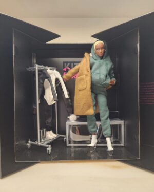 Han Hye-yeon Instagram - 𝙆𝙄𝙏𝙃 𝘚𝘌𝘖𝘜𝘓

뉴욕 프리미엄 라이프 스타일 스토어 키스 서울 오픈🎉
1층은 나의 참새 방앗간이 될 예정인 #kithtreats 🍨🍦🍧
그리고. 플라워 샵, 설립자 Ronnie Fieg의 콜라보 소장품 전시,
2층엔 셀 수 없을 만큼 많은 스니커즈들 보고 기절👍
진로나 다른 브랜드들과 콜라보한 아이템들 가득~ 다 보려면 반나절은 걸릴듯~^^ 3,4층에 #sadelles 에서 전 메뉴 먹어봤는데 
날씨 좋을때 테라스에서 French Toast 다시 먹어보고 싶음!! 당분간 대기줄이 장난아닐듯^^

#인생뭐있어 #KithSeoul #키스서울