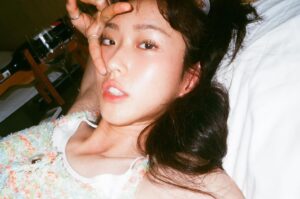 Han Ji-hyun Instagram - 나는 몇년도에 살고있는걸까? 🕰️