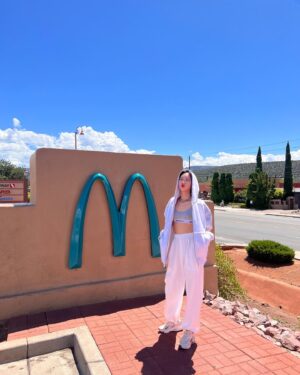 Han Ji-hyun Instagram - BLUE MCDONALD'S 🩵😇