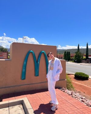 Han Ji-hyun Instagram - BLUE MCDONALD'S 🩵😇