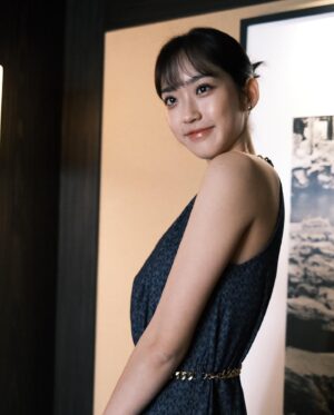 Han Ji-hyun Instagram - <룩앳미> 홍콩 쇼케이스 인터뷰🖤