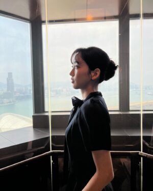 Han Ji-hyun Instagram - <룩앳미> 홍콩 쇼케이스 인터뷰🖤