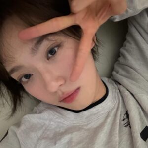 Han Ji-hyun Instagram - 달밤 셀카🌙 굿나잇 😴