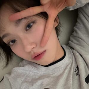 Han Ji-hyun Instagram - 달밤 셀카🌙 굿나잇 😴