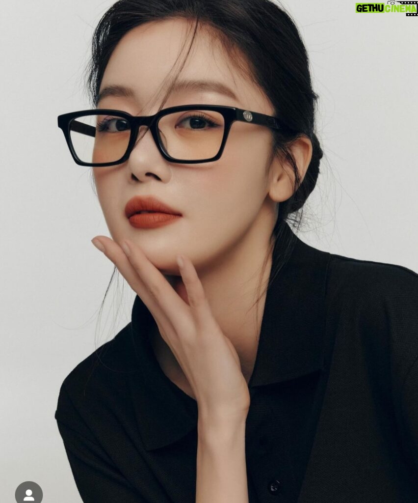 Han Seon-hwa Instagram - @publicbeacon 😎🖤