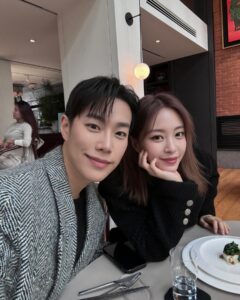Han Ye-seul Instagram - 오랜만에 남매샷 ☘️ #누나밥사주는동생 #너요즘관리모하니✨
