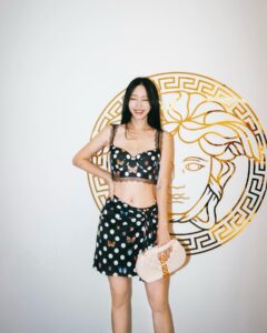 Han Ye-seul Instagram - ᵛᴱᴿˢᴬᶜᴱ ˢᵁᴹᴹᴱᴿ 🦋🐞👙 #광고 #Versace #VersaceLaVacanza #베르사체 #베르사체라바칸자 @versace