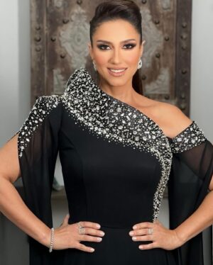 Hanan Motawie Instagram - يوم مميز وخاص جدا لاني تسلمت جائزه الرياده ل والد اختي وصديقتي الحبيبه ريهام عبد الغفور الاستاذ اشرف عبد الغفور الله يرحمه وكمان حصلت علي جائزه التميز عن مسلسل وعود سخيه ومسلسل صوت وصوره❤️❤️شكرا دير جيست Styled by @ihabeladly 
Dress by @aymanlahmouni 
Clutch @alicia_arts 
Jewelry @bijoux.jewelry.eg 
Mua  @zeinaelnaggar 
Hairstyle  @mahmoud_hair_stylist