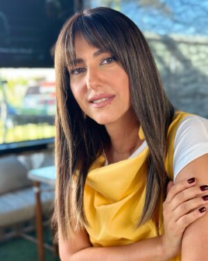 Hanan Motawie Instagram - إقترب ممن يفتحون في روحك نوافذ من نور، ويقولون لك انه في وسعك ان تضئ العالم.(جلال الدين الرومي)  بعدسه مدير التصوير محمد مطر العالمي🌷