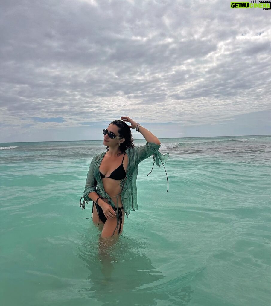 Hande Doğandemir Instagram - eat,love,pray; and repeat! play your fav song, don’t forget, don’t be sad; eat something new, love your friends, hug your family and repeat; eat,love,pray Handecim 🥹🌊🐚🦀🪷💚🐠🎶