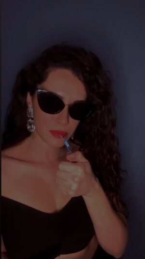 Hande Doğandemir Instagram - tüm güzel dilekleriniz için teşekkürler 😎🖤✨🙏