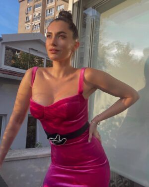 Hande Doğandemir Instagram - pink is the new black 💎🪅