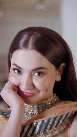 Hania Aamir Instagram - 🌹
.
Outfit: @faizasaqlain
Stylist: @aarindanoor
Hair: @thecutbyhuma
Jewellery: @amayrajewelspk 
Video: annaskhalid_