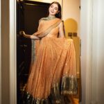 Hania Aamir Instagram - 🤌🏻 . outfit @hussainrehar.official jewels @amayrajewelspk styling @aarindanoor hair & makeup @sonia_nazir photography @mngopro