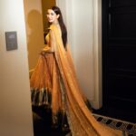 Hania Aamir Instagram - 🤌🏻 . outfit @hussainrehar.official jewels @amayrajewelspk styling @aarindanoor hair & makeup @sonia_nazir photography @mngopro