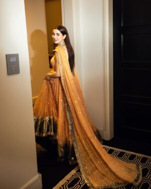 Hania Aamir Instagram - 🤌🏻
.
outfit @hussainrehar.official 
jewels @amayrajewelspk 
styling @aarindanoor 
hair & makeup @sonia_nazir 
photography @mngopro