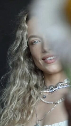 Hannah Ferguson Instagram - 🥰👖🌻
#Repost @kendcd
・・・
Home Grown

@freepeople match catalog: @billykiddstudio @hannahfergusonofficial @sweetdoub  @coryn_madley @moodyrooney_ @georgiostsiogkas @coneyislandbaby 

filmed by @louiekovatch
