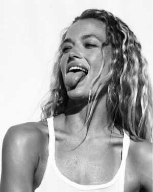 Hannah Ferguson Instagram - Will you like my photo so I can keep my job? 😂😛