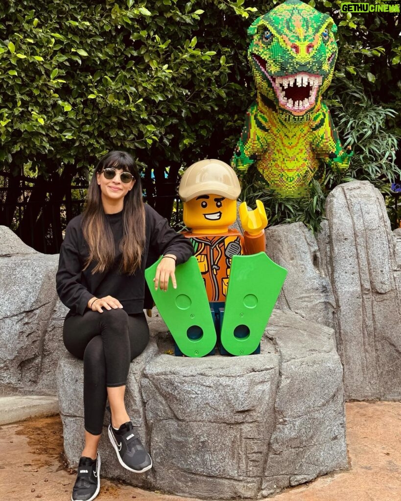 Hannah Simone Instagram - BEST. DAY. EVER. A pinch me/ dream come true moment. Anyone who knows me knows I LOVE LEGO. When I go on looooong road trips I buy kits to build to unwind after a long day of driving… LEGO is my legit self care so I couldn’t believe it when @legolandcalifornia invited me to see their new LEGO Dino Valley!! It is so amazing with a rollercoaster, river cruise and jungle dino safari cars! In closing, please enjoy this video of me freaking out when I see the HUGE DINOSAUR 😂🦖 #legolandcalifornia #dinovalley