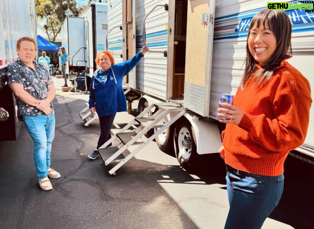 Hannah Simone Instagram - Season Two wrap dump. Carpooling/ improv/ trailer hangs/ all the random stuff that happens behind the scenes ❤️😂❤️😂❤️😂