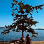 Hannah Simone Instagram - HOT TRENDS ALERT FOR 2024: Staring in awe at muva nature Hot boys eating butter chicken poutine Wine in golf carts Pineapple on pizza (shut it) Teeny tiny goats Pretty viewsszszzzsz Basically, Canada 🇨🇦