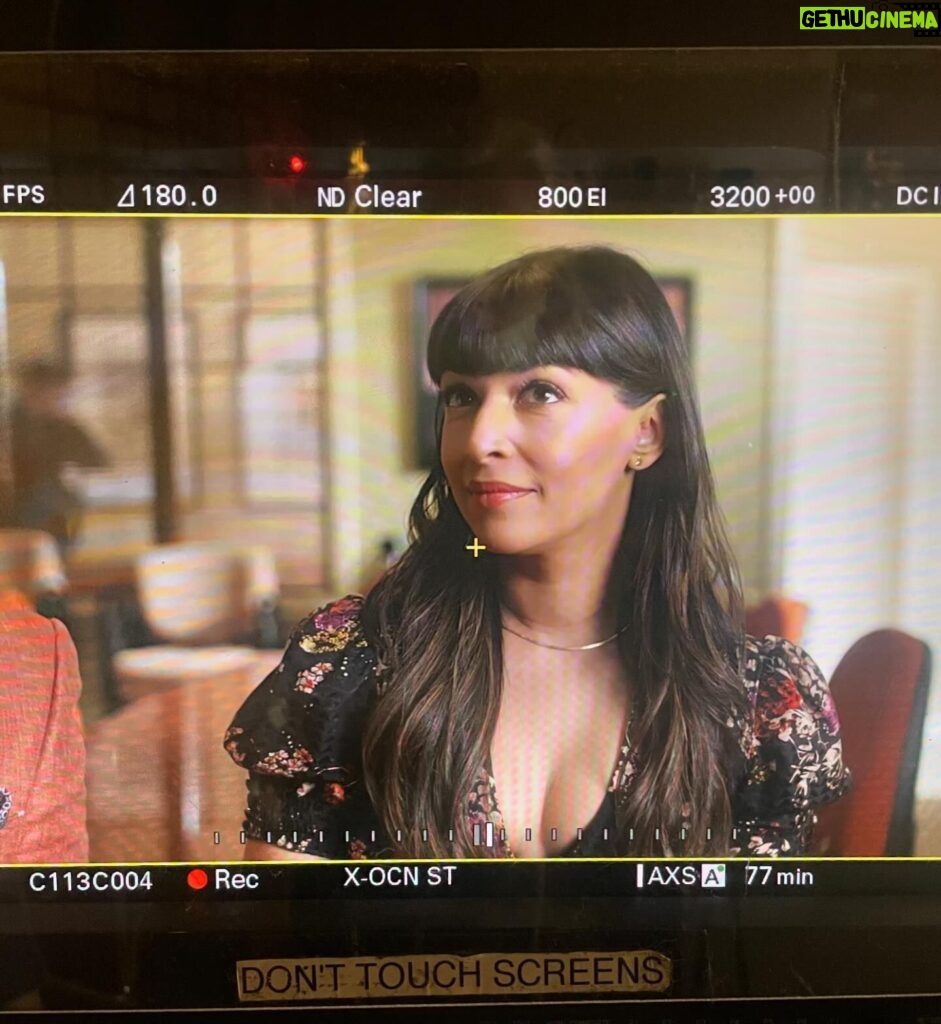 Hannah Simone Instagram - That’s a wrap on Season 2 of Not Dead Yet with my chosen family of the best cast and crew ❤️❤️❤️ what an incredibly funny ten episodes we got to do together! Hope you love them as much as loved making them for you xo