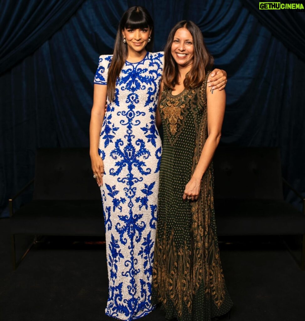Hannah Simone Instagram - I had the great honor of co-hosting a celebration for all the South Asian Oscar nominees so I of course made to show up in head to toe South Asian drippppp Thank you @naeemkhannyc and @amrapalijewels and of course to my stunning date @msfruch Swipe thru to see how my chosen sister and I try to hold it together being fancy for the night 😂😂😂😂 ❤️🇮🇳❤️🇮🇳❤️🇮🇳❤️ Styling: Queen @highheelprncess Makeup: @fabiolamakeup Hair: @robertramoshair