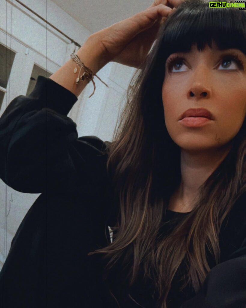 Hannah Simone Instagram - GAME FACE. * *games: love island/ love island/ love island/ love island/ also love island