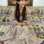Hannah Simone Instagram - STOOP 🤍