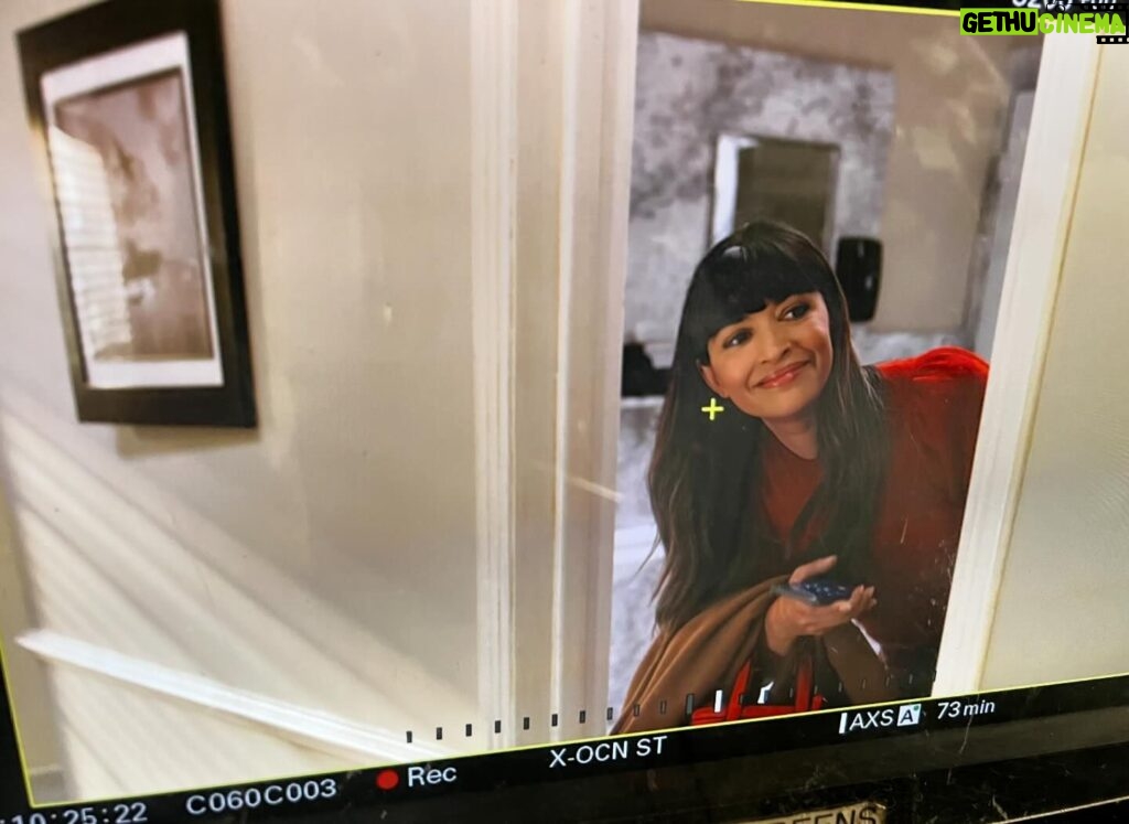 Hannah Simone Instagram - Season Two wrap dump. Carpooling/ improv/ trailer hangs/ all the random stuff that happens behind the scenes ❤️😂❤️😂❤️😂