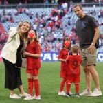 Harry Kane Instagram - A massive thank you to our fans who have made me and my family feel so welcome and at home this season. Was great to be able to spend a nice moment with the family on the pitch and thank our incredible home fans today after a good win. We’ll look to finish on a high note next weekend. 🙌 #MiaSanMia