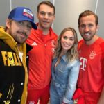 Harry Kane Instagram - The perfect selfie doesn't exi-... 😍 @manuelneuer & @harrykane met #TheFallGuyFilm stars Emily Blunt and Ryan Gosling while we were in Berlin! 🎞️ @universalpicturesde #FCBayern #MiaSanMia
