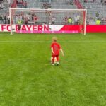 Harry Kane Instagram - A massive thank you to our fans who have made me and my family feel so welcome and at home this season. Was great to be able to spend a nice moment with the family on the pitch and thank our incredible home fans today after a good win. We’ll look to finish on a high note next weekend. 🙌 #MiaSanMia