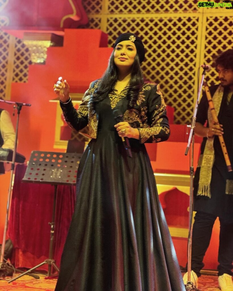 Harshdeep Kaur Instagram - Behind every Spotlight moment.. is a lot of hard work and dedication… ❣️ #HarshdeepKaurLive Styling @styledbysujata Asst @sia_03_ Outfit @coutureisabis Jewellery @diora.india