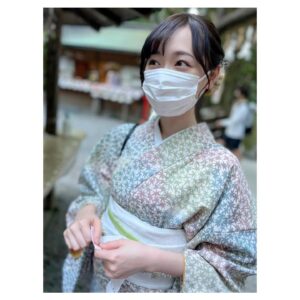 Haruka Fukuhara Instagram - .
2023年。
明けましておめでとうございます☺︎
本年も感謝の気持ちを忘れず、自分らしく、笑顔で過ごしていけたらと思っております。
どうか、2023年も皆様が笑顔溢れる1年となりますように、、✨
皆様の心に響くものをお届けできるようよう、私も精進して参ります！
本年もどうぞよろしくお願い致します！