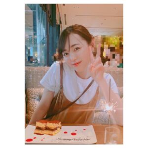 Haruka Fukuhara Instagram - .
24歳になりました☺︎
たくさんのお祝いメッセージ
本当にありがとうございます！
不器用な私がここまで来れたのも応援して下さっている皆様のおかげです！
心から感謝しています😌
皆様への愛と真心を込めて、
素敵なものをお届けできるよう頑張ります！
24歳の福原遥もよろしくお願いします✨

#24の4が逆になっちゃった笑
#私っぽい