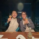 Haruna Kondo Instagram - ※ 一番になっちゃんとカレンちゃんがお誕生日のお祝いをしてくれたのですが、 ふたりが企画してくれたのが、 「誕生日ミステリーツアー」 時間と住所だけ伝えられ、一日なにが起こるかわからないと言うもの！ ふたりからメールがきたときはわくわくしましたが、カレンちゃんからミステリーと言う名の安心な旅ですと言われ、無茶はしないなと安心しました笑 なっちゃんから送られた住所をマップに入れたら、マッサージ屋さんが出てきて、あ、たぶんマッサージに連れて行ってくれるんだ☻と思っていたのは内緒です✌︎ すっごくリッチで、ふたりの気持ちもうれしくて、いつもより気持ちよかったマッサージを終えると、もうすでに時間がおしてしまったのか笑、焦りながら、次の場所へ。何も聞かされずに着いていくと、夜景の綺麗な焼肉屋さんへ♡ 綺麗な夜景を見せてあげたい、おいしいお肉を食べてほしいという二人の気持ちを聞いて、口説かれてるのかな？というくらいロマンチックだし、これまた気持ちが嬉しくて、おいしさ増し増しでした！ バーにも連れて行ってくれて、周りのカップル、全員プロポーズしてるのでは？というくらい素敵な場所で最高でした♡ ふたりとも本当にありがとう！！！ #1枚目マッサージおわりのトゥルトゥル3人 #2枚目やさしきギャルたち #3枚目まさかの肉ケーキ #4枚目思わずおいしい顔 #5枚目せーのが合わないギロり目線を送るなっちゃん笑
