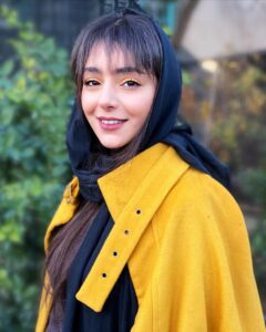 Hasti Mahdavifar Instagram - 💛 . Photo by : @mohamadbadrloo ✨🌻