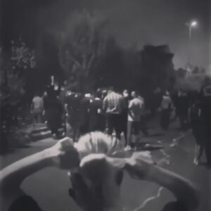 Hasti Mahdavifar Instagram - يك شهر را عطر نرگس موهايت برداشت ...
ممنون که هستی 
.
 #مهسا_امینی