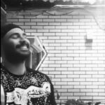 Hasti Mahdavifar Instagram - آی محسن ... آی محسن کشته شد آی محسن اعدام شد آی محسن ... آی مادر ... . آنها فكر ميكنند كه ما آنچنان بر حقیم که هر آنچه که به ما آسیب زند رو شایسته گرفتن جانش و فرستادن تنش به زیر خاک می‌دانیم محسن تازه اول جوونیش بوده با کلی آرزو...اصلا مگه آدم ۲۳ ساله چقدر زیست کرده و جهانو فهمیده که دیگه از اینجا به بعد صلاح نباشه که باشه؟ احساس می‌کنم بخشی از جان همه ما گرفته شده. و من برای پذیرش این درد خیلی نفهمم، ناچارم پناه ببرم به هر گونه باوری که در خارج از جهان فهم و ماهیت فیزیکی ما بتونه به این همه بی معنی بودن و خالی بودن، به زور معنایی بده …که نه… #محسن_شکاری #مهسا_امینی
