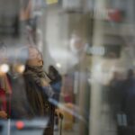 Hasti Mahdavifar Instagram - تيتر اول بيرون به درون . Photo by : me . #streetphotography #covid_19 #mask #masks #wearamask #milan #milanitaly #streetphotographers #streetphotographersmagazine #streetlife #instagram #tspf #streetleaks #natgeo #streetphotographersfdn #portbox #bnw_demand #trentparke #reportagespotlight #canon #canonphotography