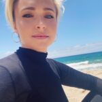 Hayden Panettiere Instagram - Glad I got to breathe in the fresh air and take my mask off for a min. while no was was around. Otherwise I’m in one all the time! Brought a little NY fashion to the beach which is y I look like I’m going to a funeral 😂