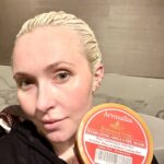 Hayden Panettiere Instagram - Self care is so incredibly underrated. It shows us how much we love ourselves. And we deserve it! Just a little argan oil mask for my hair at night (to sleep in) makes all the difference! Get yourself a good brush, some argan oil and a shower cap. Sleep all night with it on and let your hair know how much you love and appreciate it! Sleep tight! 🥰