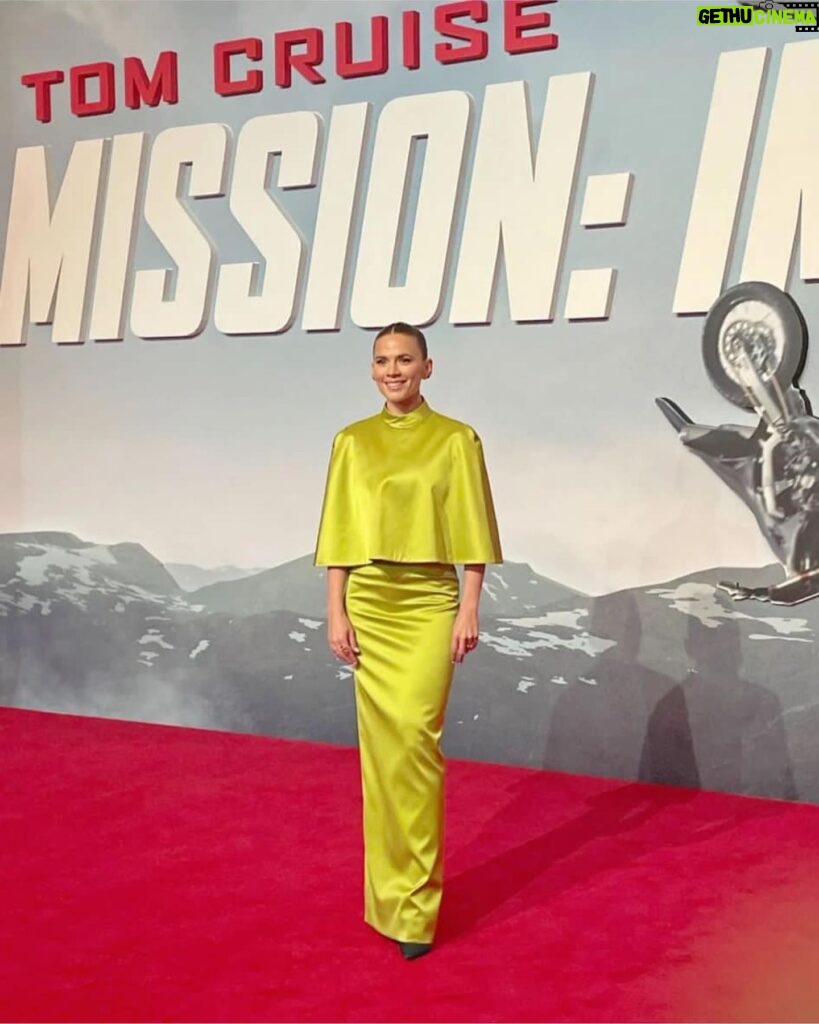 Hayley Atwell Instagram - A decadent, glamorous affair in the beautiful Emirates Palace. Makeup: @naokoscintu Hair: @dayaruci Stylist: @rosefordestudio Dress: @carolinaherrera Jewellery: @garrard Shoes: @louboutinworld