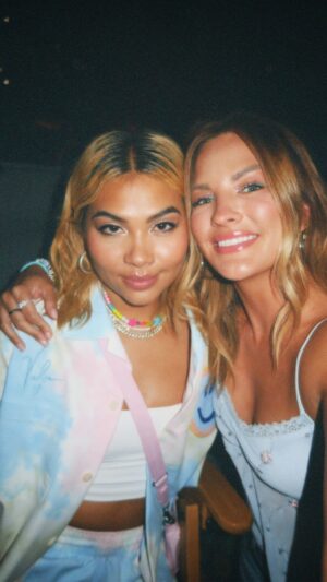 Hayley Kiyoko Instagram - In the middle of a parking lot……. Yaaaaa 🥰
What a freaking show! A core memory with my girl 🥹🥰 

#erastour