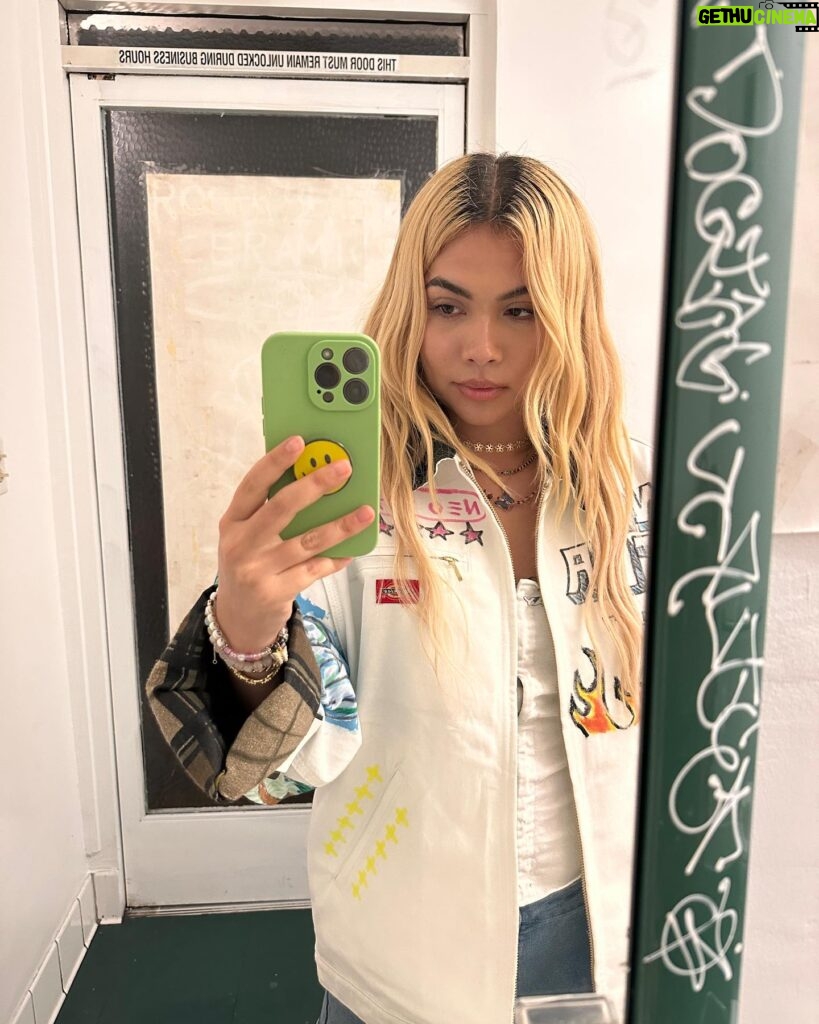 Hayley Kiyoko Instagram - I was so honored to get to perform at Models of Pride this weekend, the worlds largest free festival for queer and trans youth. Thank you @lalgbtcenter for the incredible and life changing work you do for our community and the safe space you provide, it means the world to me and so many others. 🥹❤️🏳️‍🌈