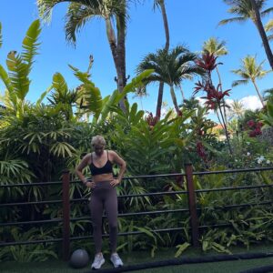 Hayley Kiyoko Instagram - I always get a lot of anxiety taking time off cus I prefer to work but I got back from tour and then went straight into book mode so I hadn’t had anytime to decompress. Last week I could feel my body shutting down. Normally I wouldn’t listen and I’d keep pushing my body. But I’m listening now. I’m listening to my body and mind. I needed rest, the ocean, yummy food, ease, and my girl.